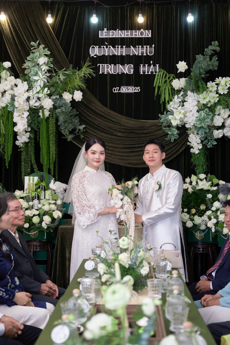 Ý tưởng trang trí gia tiên phông xanh nhung thanh lịch ở Hà Tĩnh