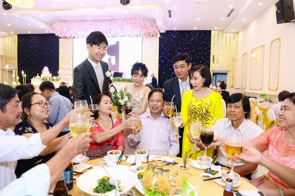 Nghi lễ rước dâu đậm chất cưới hỏi Hà Tĩnh mang không khí ấm áp, sum vầy.